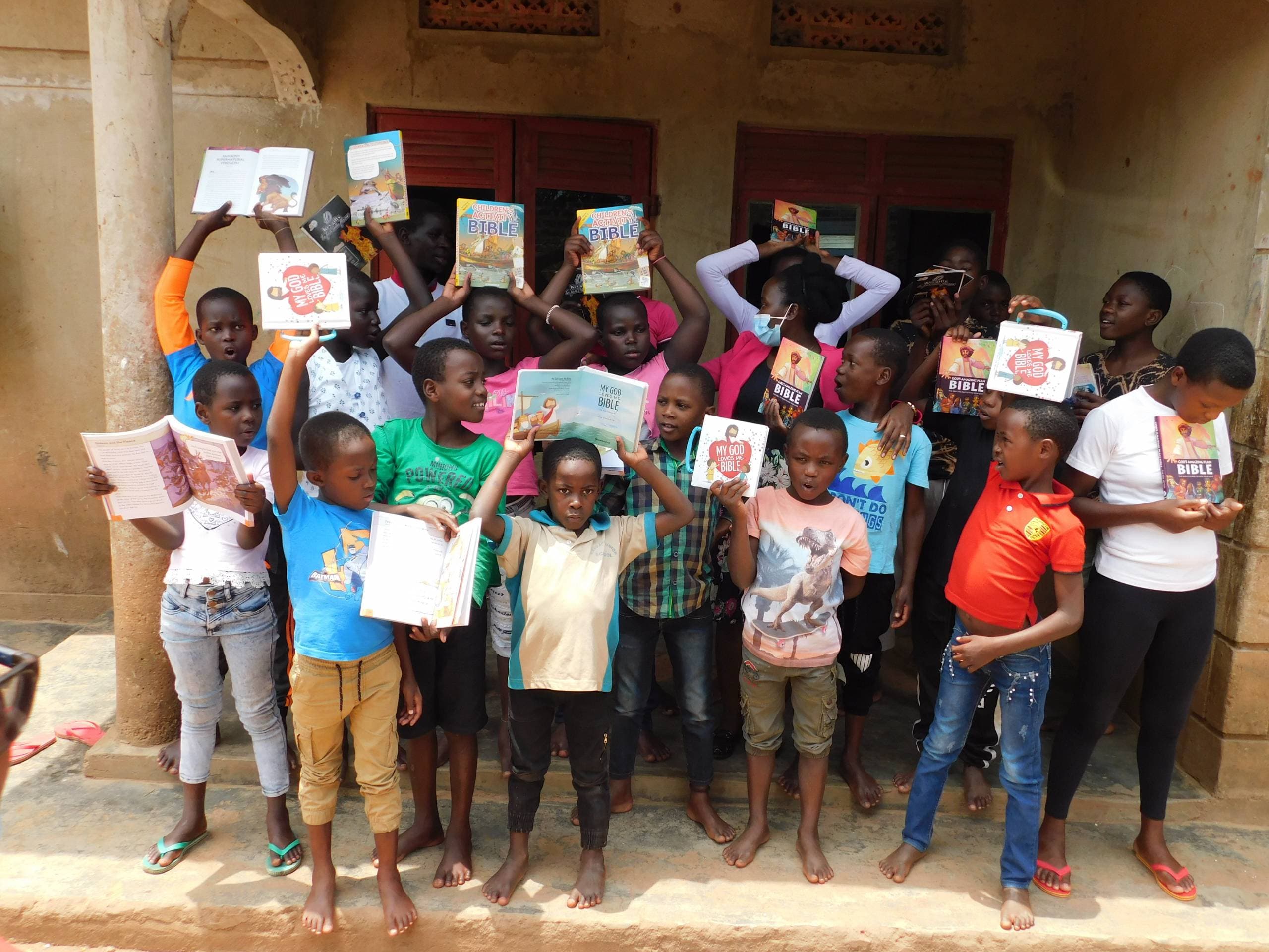 LUF children holding books